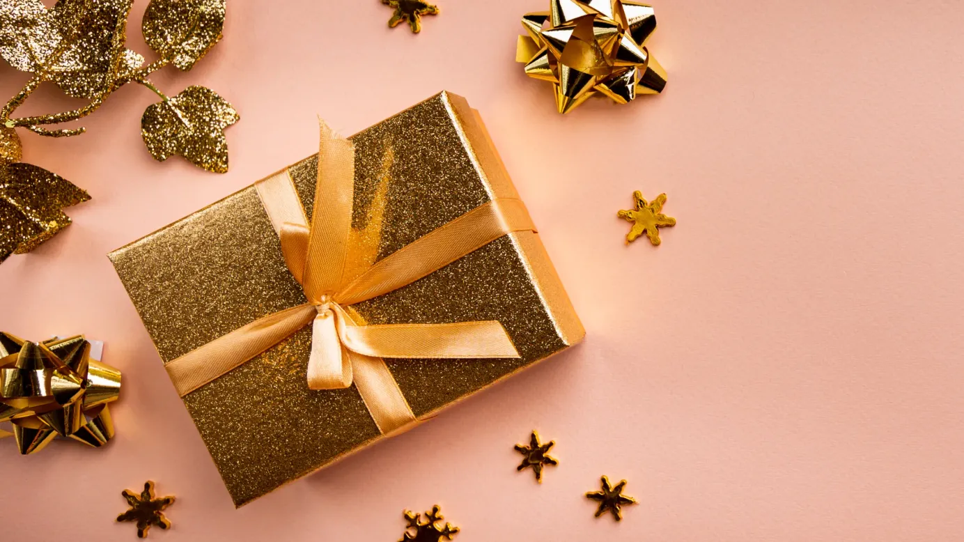 Best Gift Ideas for Remote Employees this Holiday Season | Cooleaf