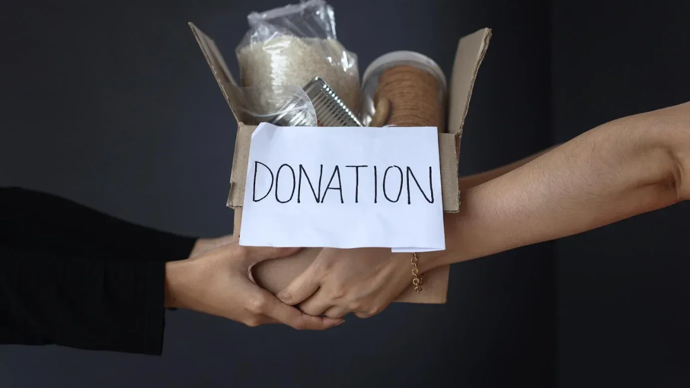 caja de donativos benéficos