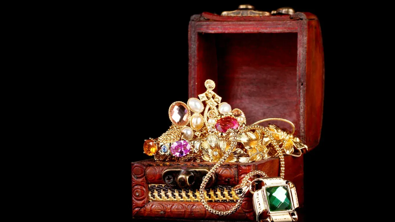 Scatola di gioielli antichi