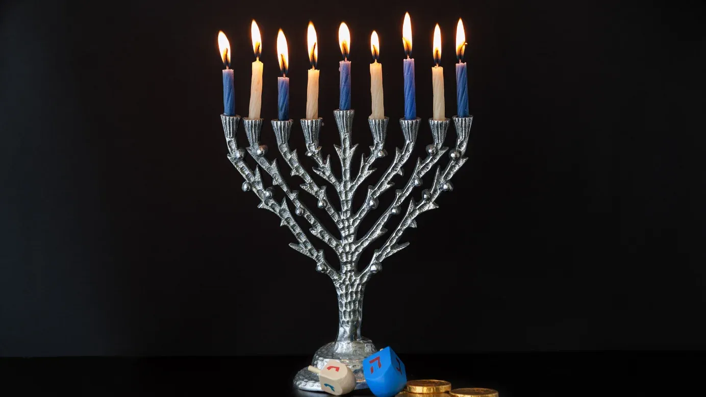 Menorah di Hanukkah personalizzata